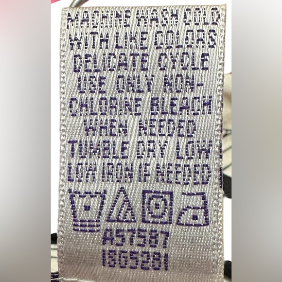 Susan Graver White Shirt Jacket w/Black Sketch Art, Rhinestone Buttons. Size Lrg - Picture 4 of 6